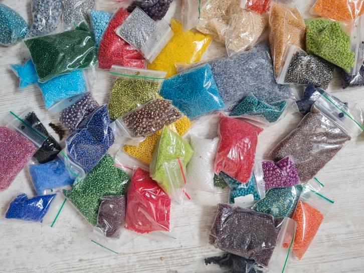 73 Zakjes Rocailles Kralen, Hobby en Vrije tijd, Kralen en Sieraden maken, Gebruikt, Kraal, Ophalen of Verzenden