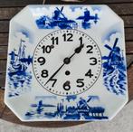 Antiek Duitse wandklok met slinger, Ophalen