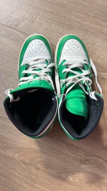 Air Jordan 1 Mid “Lucky Green” (GS) beschikbaar voor biedingen