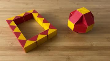 2x Rubiks kubus slang uit 1981 beschikbaar voor biedingen