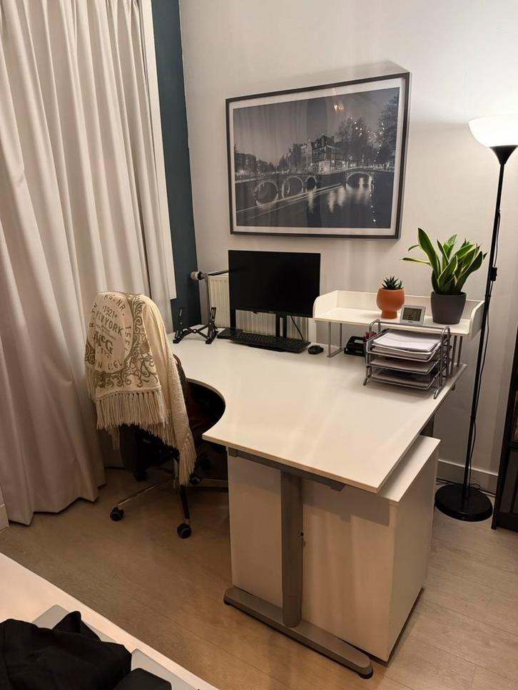 Hoekbureau IKEA Galant wit, Huis en Inrichting, Bureaus, Gebruikt, Bureau, In hoogte verstelbaar, Ophalen