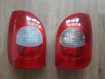 Links (gebruikt) en Rechts (nieuw) achterlicht Xsara Picasso beschikbaar voor biedingen
