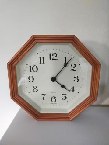 Junghans wandklok met cijfers (25 cm)  beschikbaar voor biedingen