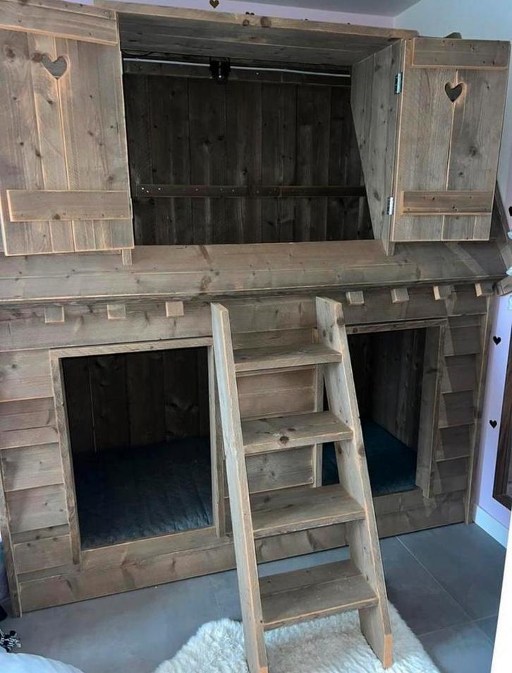 Saartje Prum Kinderbed Droomhuis, zo goed als nieuw., Kinderen en Baby's, Kinderkamer | Stapelbedden en Hoogslapers, Zo goed als nieuw