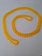 Lange, gele kunststof ketting. Facetgeslepen. 180 cm., Sieraden, Tassen en Uiterlijk, Kettingen, Ophalen of Verzenden, Zo goed als nieuw