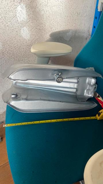 Leuk klein honda tankje 40 cm lang compleet met kraan en dop beschikbaar voor biedingen