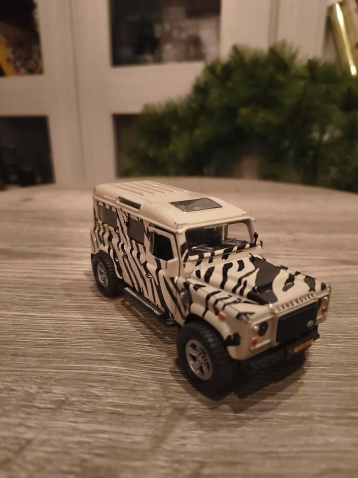 Land Rover Defender 1:21 - Gebruikt, Hobby en Vrije tijd, Modelauto's | 1:18, Gebruikt, Auto, Overige merken, Ophalen