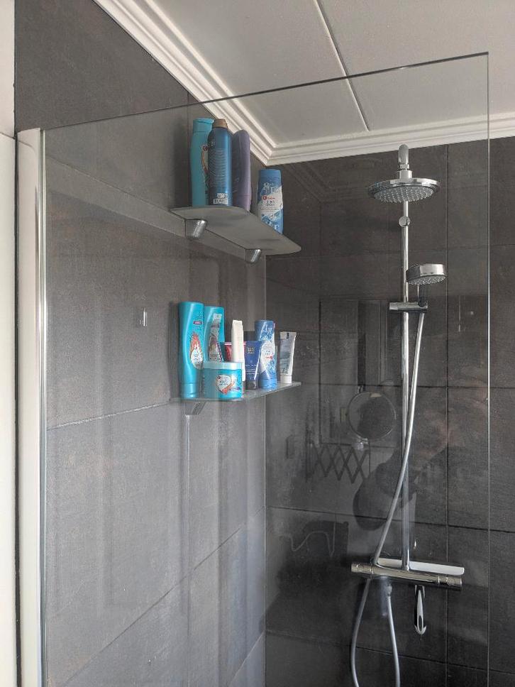 t.k. 2 inloop douchewanden voorzien van veiligheidsglas, Doe-het-zelf en Verbouw, Sanitair, Zo goed als nieuw, Douche, Glas, Ophalen
