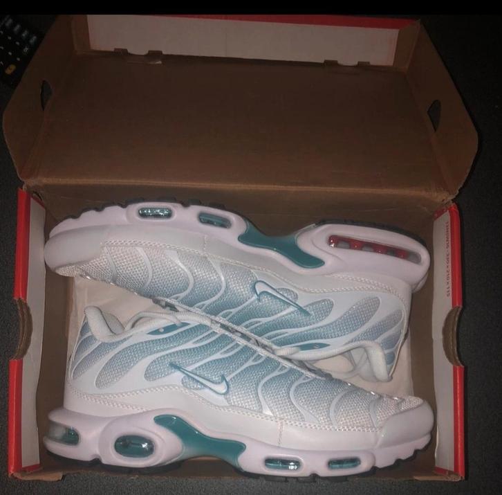 Nike Air Max TN Plus Wit/Blauw - Maat 45, Kleding | Dames, Schoenen, Zo goed als nieuw, Sneakers of Gympen, Wit, Ophalen of Verzenden