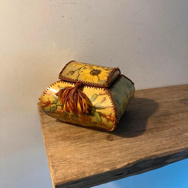 Vintage Doosje met Bloemen, Antiek en Kunst, Curiosa en Brocante, Ophalen of Verzenden