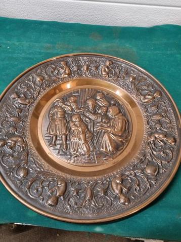 wandbord koper met drink tafereel beschikbaar voor biedingen