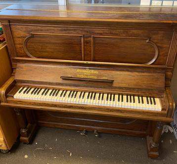 Steinway & Sons K-132 