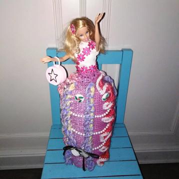 Leuke toiletrolhouders barbiepoppen met gebreide jurken 2x beschikbaar voor biedingen