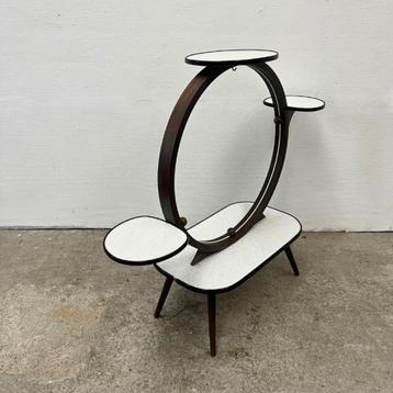 Vintage, cirkelvormige plantentafel met etages in zwart-wit beschikbaar voor biedingen