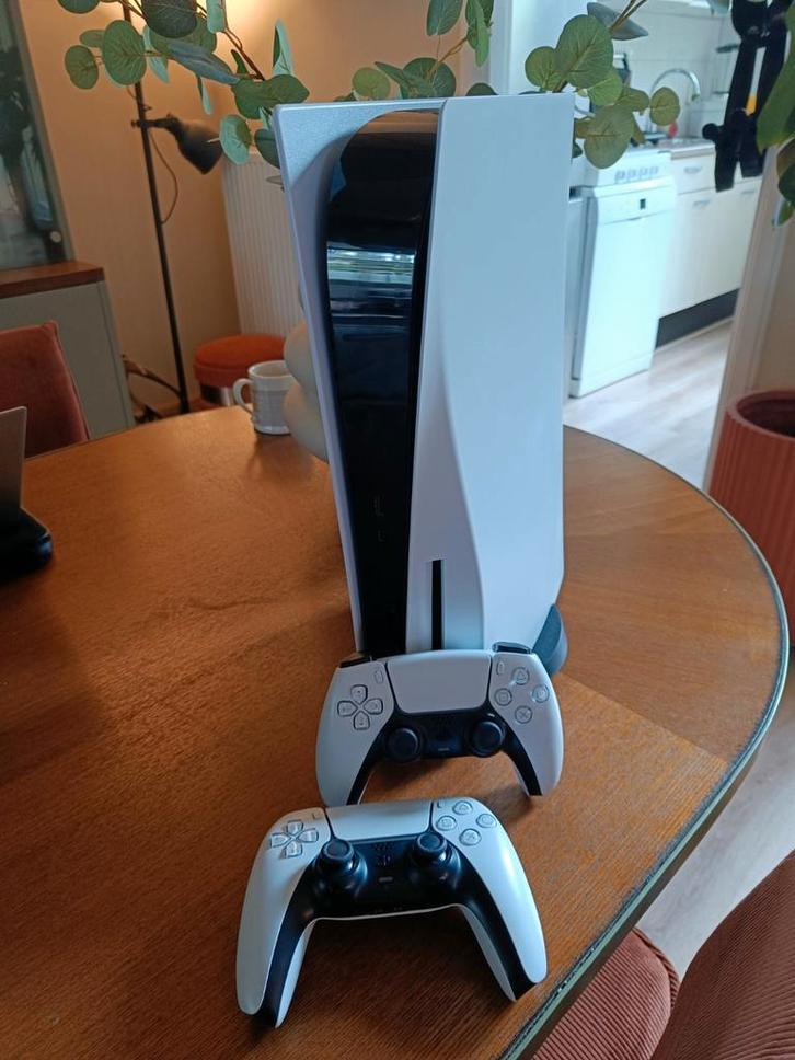PlayStation 5 Disk + 2 controllers, Spelcomputers en Games, Spelcomputers | Sony PlayStation 5, Zo goed als nieuw, Playstation 5