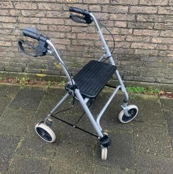 Super licht gewicht rollator met masieffe wielen. beschikbaar voor biedingen