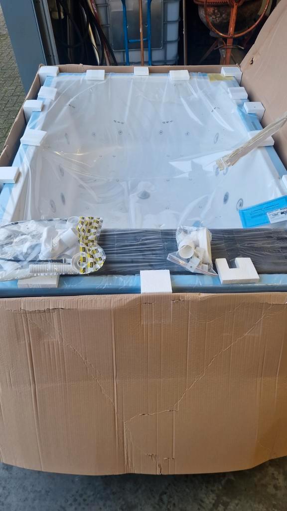 Nieuwe Bubbelbad - Ontspanning gegarandeerd!, Doe-het-zelf en Verbouw, Dakpannen en Dakbedekking, Nieuw, Overige typen, Kunststof