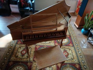 Spinet, Gerrit Klop, 1976, Garderen, bijpassende bank beschikbaar voor biedingen