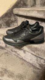 Louis Vuitton Run Away Sneakers Maat 42, Ophalen of Verzenden, Gedragen, Zwart, Sneakers of Gympen