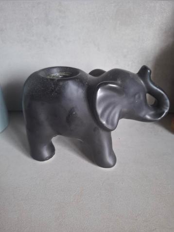 Leuke zwarte olifant waxinelichthouder / geurbrander.
 beschikbaar voor biedingen