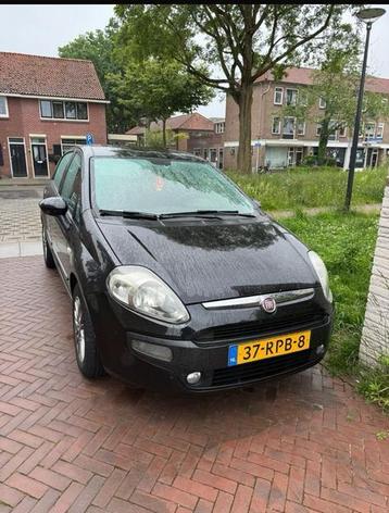 Fiat Punto 1.3 2011 Zwart NIEUWE APK! beschikbaar voor biedingen