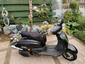 Agm scooter [rijdt 55 km /uur]  beschikbaar voor biedingen