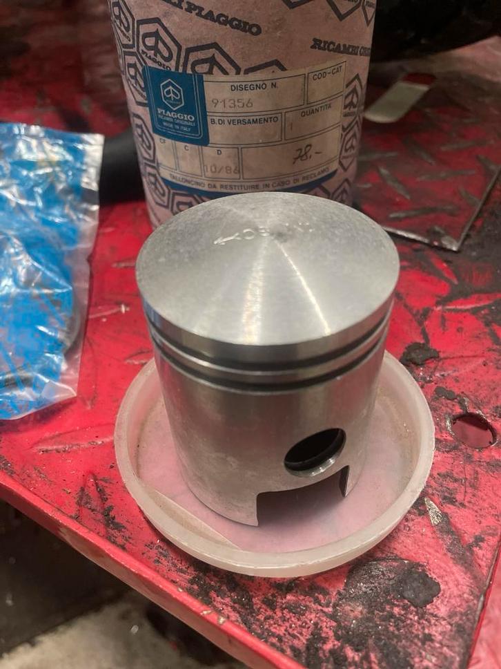 New zuiger vespa primavera 125cc 1984 orgineel, Motoren, Tuning en Styling, Ophalen of Verzenden