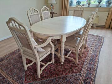 Eettafel [eiken] 6 stoelen 1 bijzettafel [afhalen Malden] beschikbaar voor biedingen