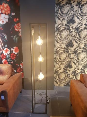 Vloerlamp - industrieel - Banks beschikbaar voor biedingen