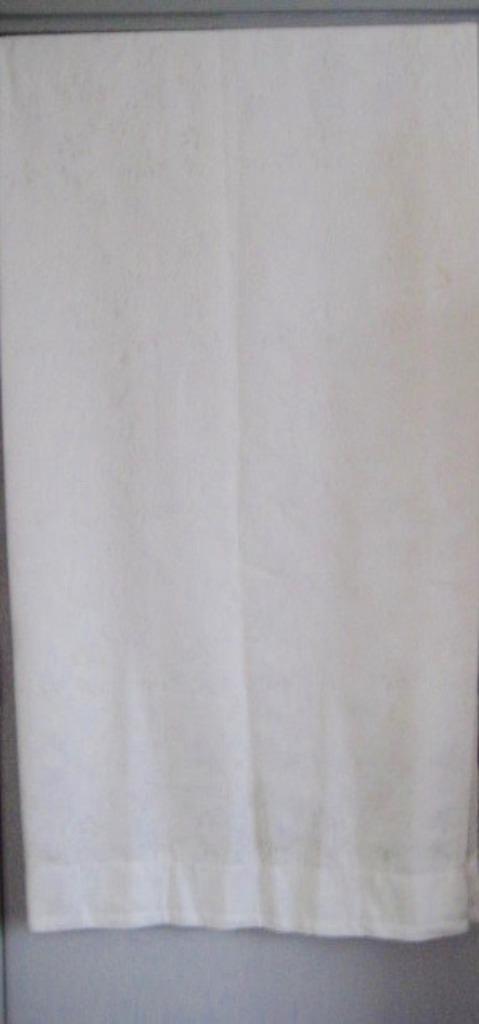 2 LANGE WITTE GORDIJNEN ,NET MOOIE PRINT  NIEUW, Huis en Inrichting, Stoffering | Gordijnen en Lamellen, Nieuw, 200 cm of meer