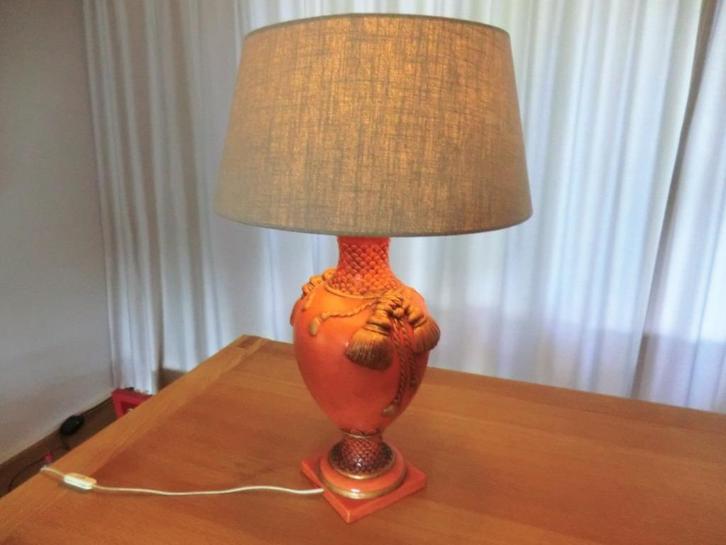 Grote Tafellamp in Griekse stijl? Bijzondere lamp. Oranje., Huis en Inrichting, Lampen | Tafellampen, Zo goed als nieuw, 50 tot 75 cm