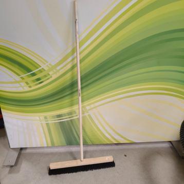 Bezem met houten steel - breedte 60 cm  nieuw beschikbaar voor biedingen