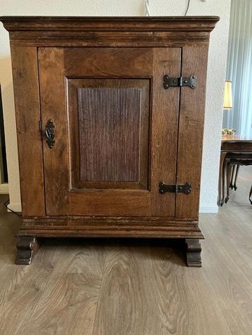 Antieke spinde / voorraadkast beschikbaar voor biedingen