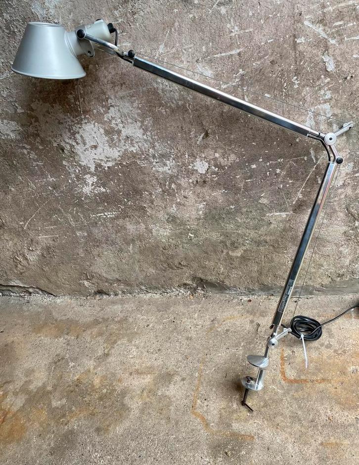 Artemide Tolemeo design bureaulamp met tafelklem, Huis en Inrichting, Lampen | Tafellampen, Gebruikt, 50 tot 75 cm, Metaal, Ophalen of Verzenden