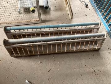 voerbakken 2 stuks beschikbaar voor biedingen