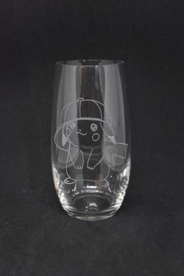 SALE - Pikachu with hat (Pokémon) - Gegraveerd Glas beschikbaar voor biedingen