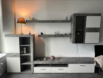 Tv-meubel set in moderne stijl – grijs / wit beschikbaar voor biedingen