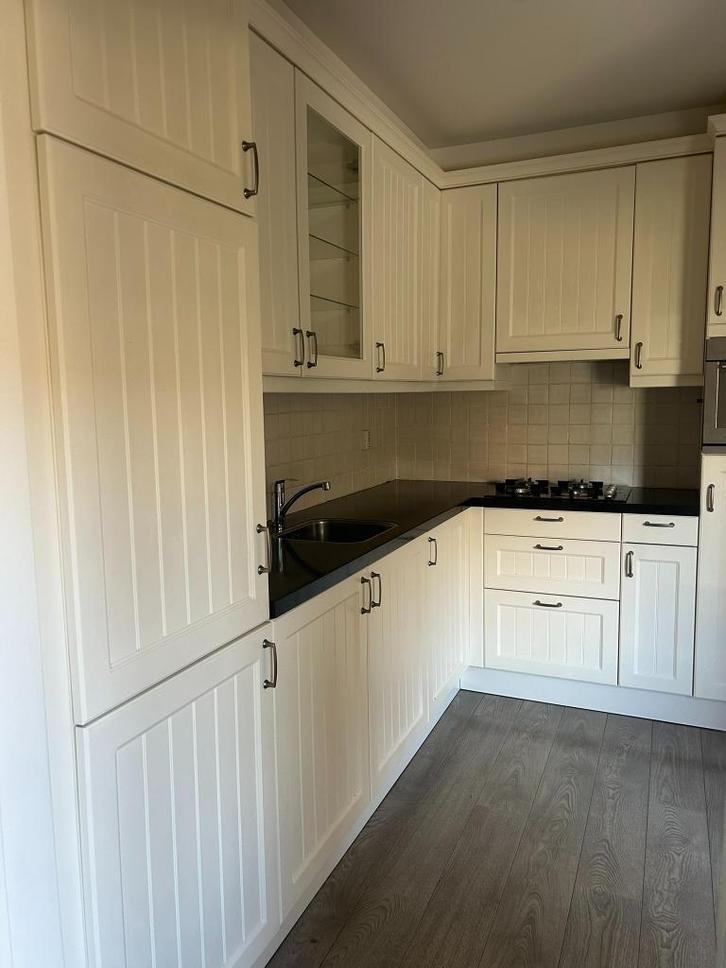Complete keuken mét granieten blad en inbouwapparatuur, Huis en Inrichting, Keuken | Complete keukens, Gebruikt, Hoekkeuken, Wit