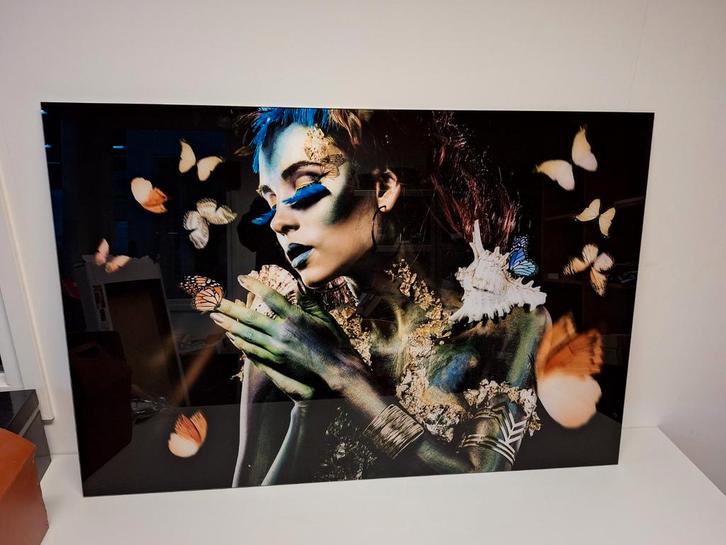 Glas schilderij Vrouw met Vlinders, Antiek en Kunst, Kunst | Schilderijen | Abstract, Ophalen