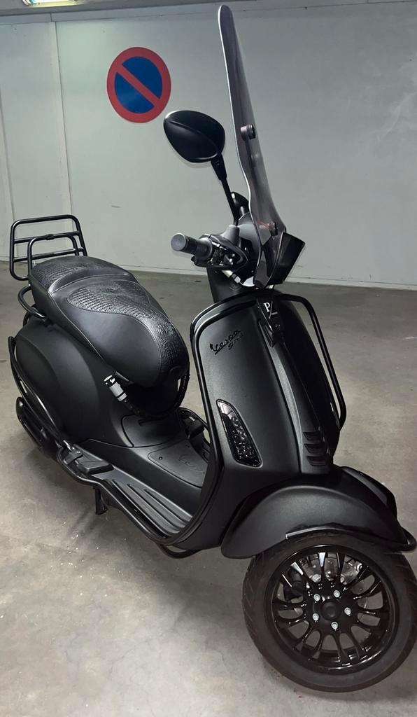 Mag gelijk weg! 64 km op de teler Vespa sprint, Fietsen en Brommers, Scooters | Vespa, Zo goed als nieuw, Ophalen