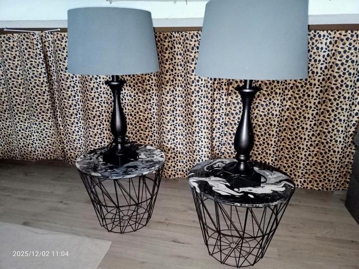 Stijlvolle staande lamp met epoxy tafelblad, Huis en Inrichting, Tafels | Bijzettafels, Rond, 60 cm of meer, 75 cm of meer, Ophalen of Verzenden