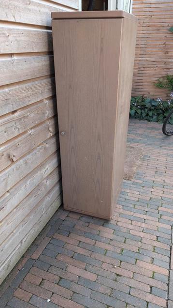 Kast met leg planken 