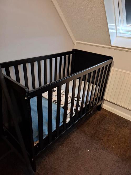 Mooi zwarte ledikantje 60x120, Kinderen en Baby's, Babywiegjes en Ledikanten, Zo goed als nieuw, Ledikant, Ophalen