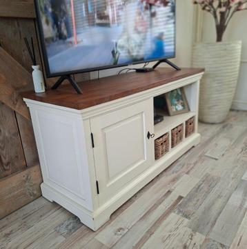 Tv meubel beschikbaar voor biedingen