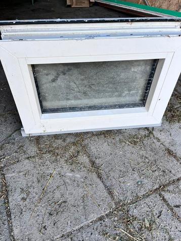 Kunststof raam beschikbaar voor biedingen