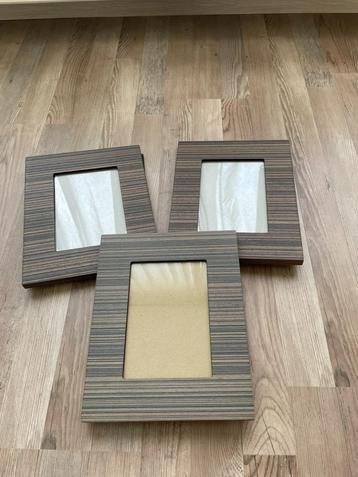 3 Bruin, zwart gestreept houten fotolijst (12x17 cm) beschikbaar voor biedingen