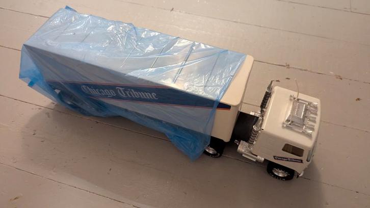 Nylint GMC truck ongebruikte 18 wheeler metaal, Hobby en Vrije tijd, Modelauto's | 1:32, Zo goed als nieuw, Bus of Vrachtwagen