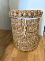 Wasmand van gevlochten zeegras, Ophalen