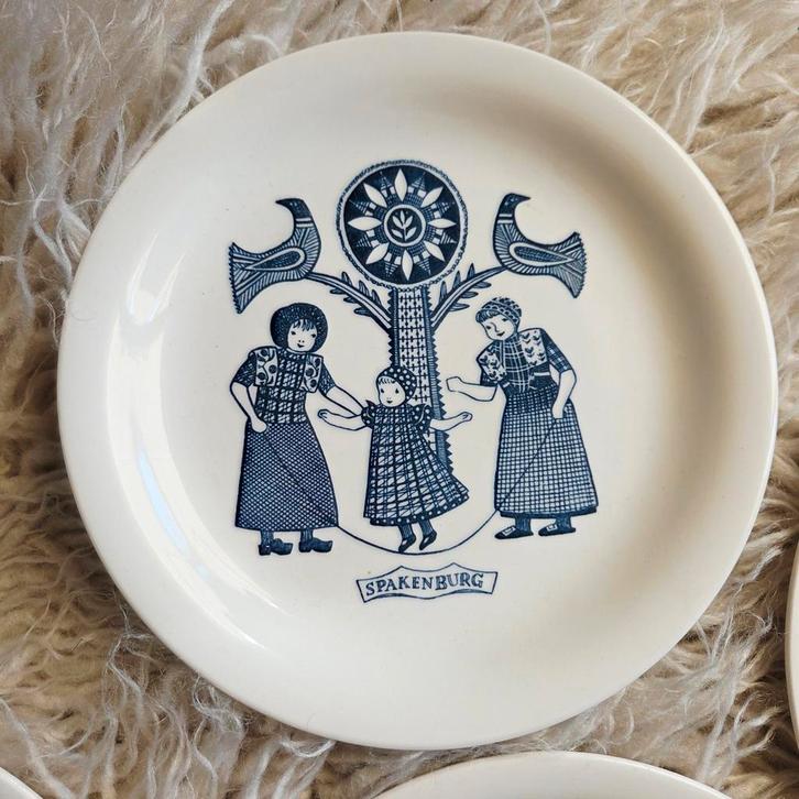 Ontbijtbordje Royal Sphinx keramiek klederdracht Spakenburg, Antiek en Kunst, Antiek | Wandborden en Tegels, Ophalen of Verzenden