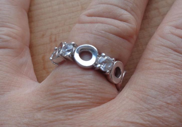 zilveren ring FOSSIL met mooie heldere stenen [1133], Sieraden, Tassen en Uiterlijk, Ringen, Zo goed als nieuw, Dame, 18 tot 19